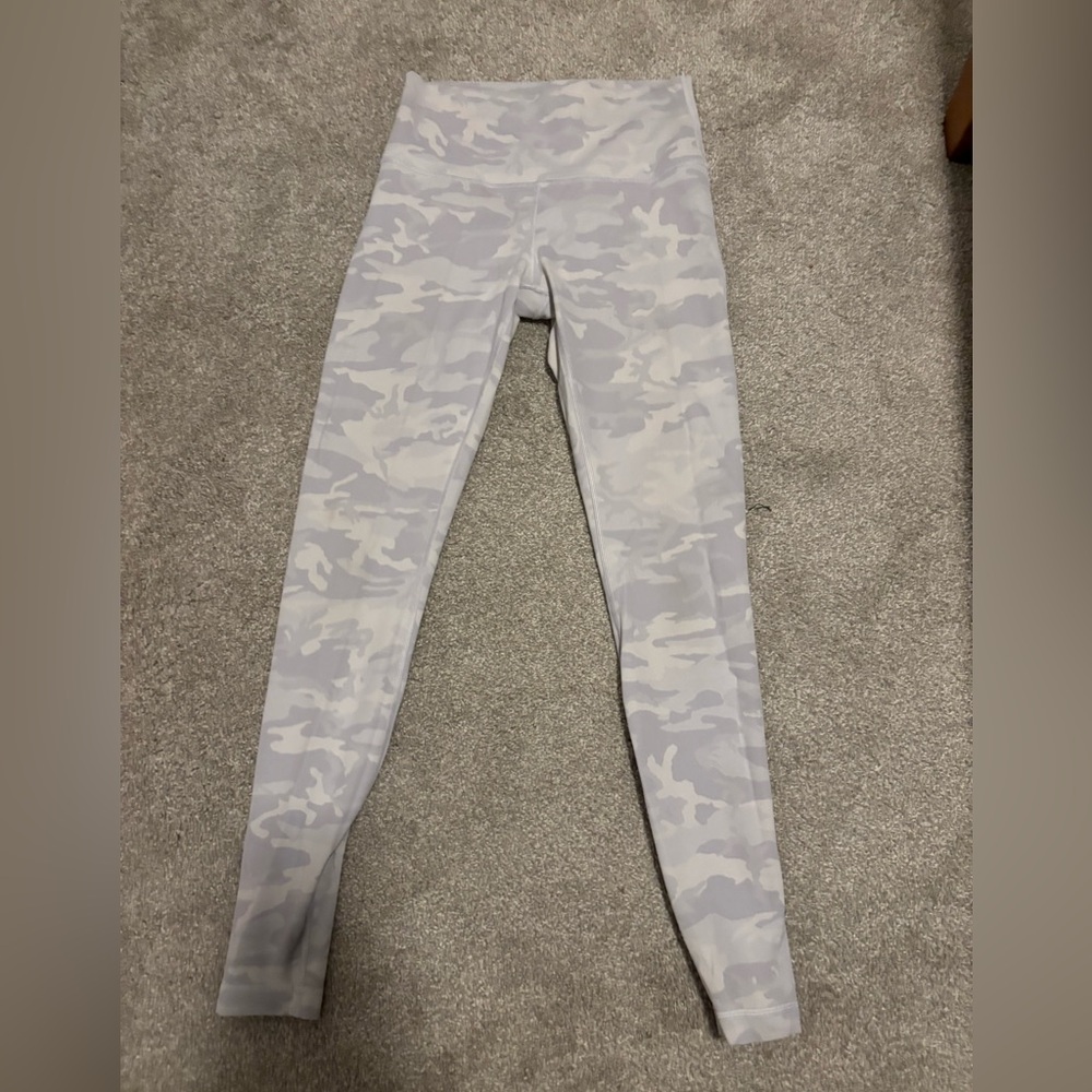 Lululemonn Wunder Under White Camo Leggings 28”